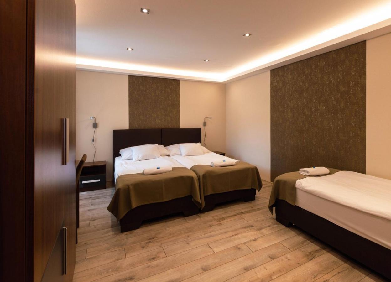 Bed and Breakfast Vén Diófa De Lux Panzió Szeged Exterior foto