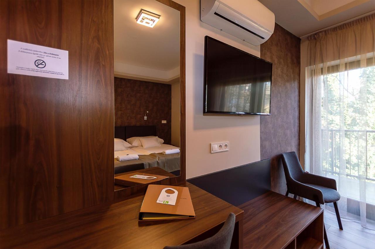 Bed and Breakfast Vén Diófa De Lux Panzió Szeged Exterior foto