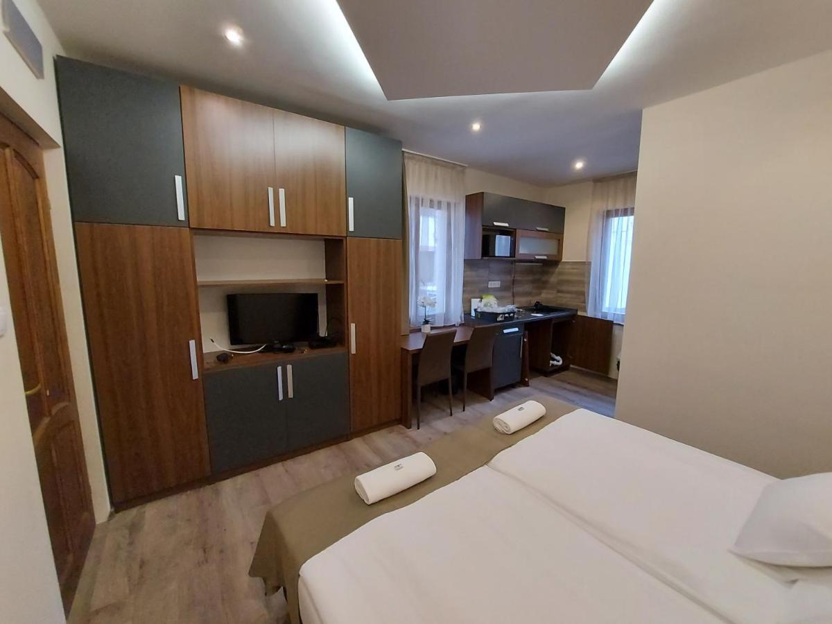 Bed and Breakfast Vén Diófa De Lux Panzió Szeged Exterior foto