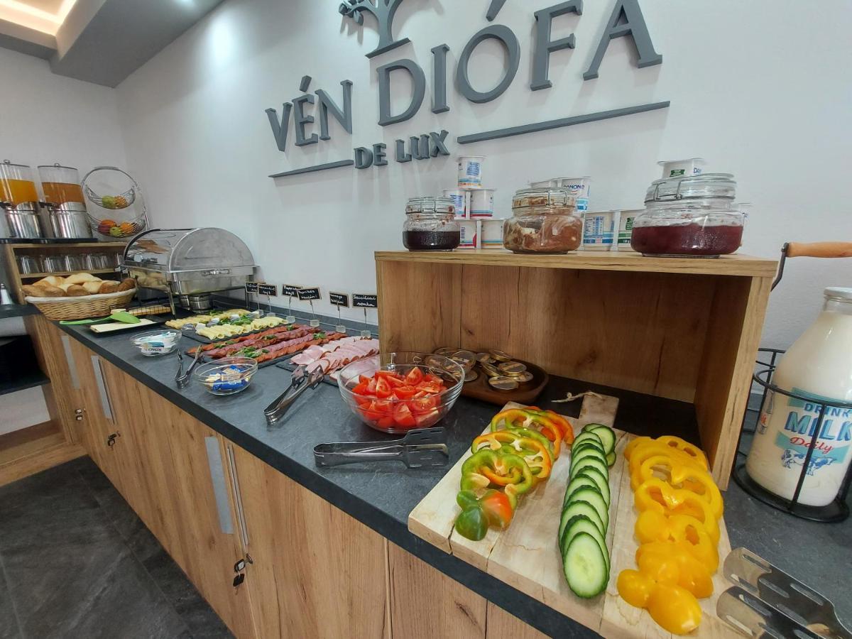 Bed and Breakfast Vén Diófa De Lux Panzió Szeged Exterior foto