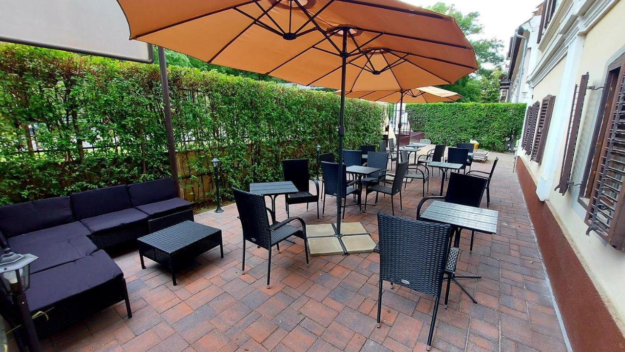 Bed and Breakfast Vén Diófa De Lux Panzió Szeged Exterior foto