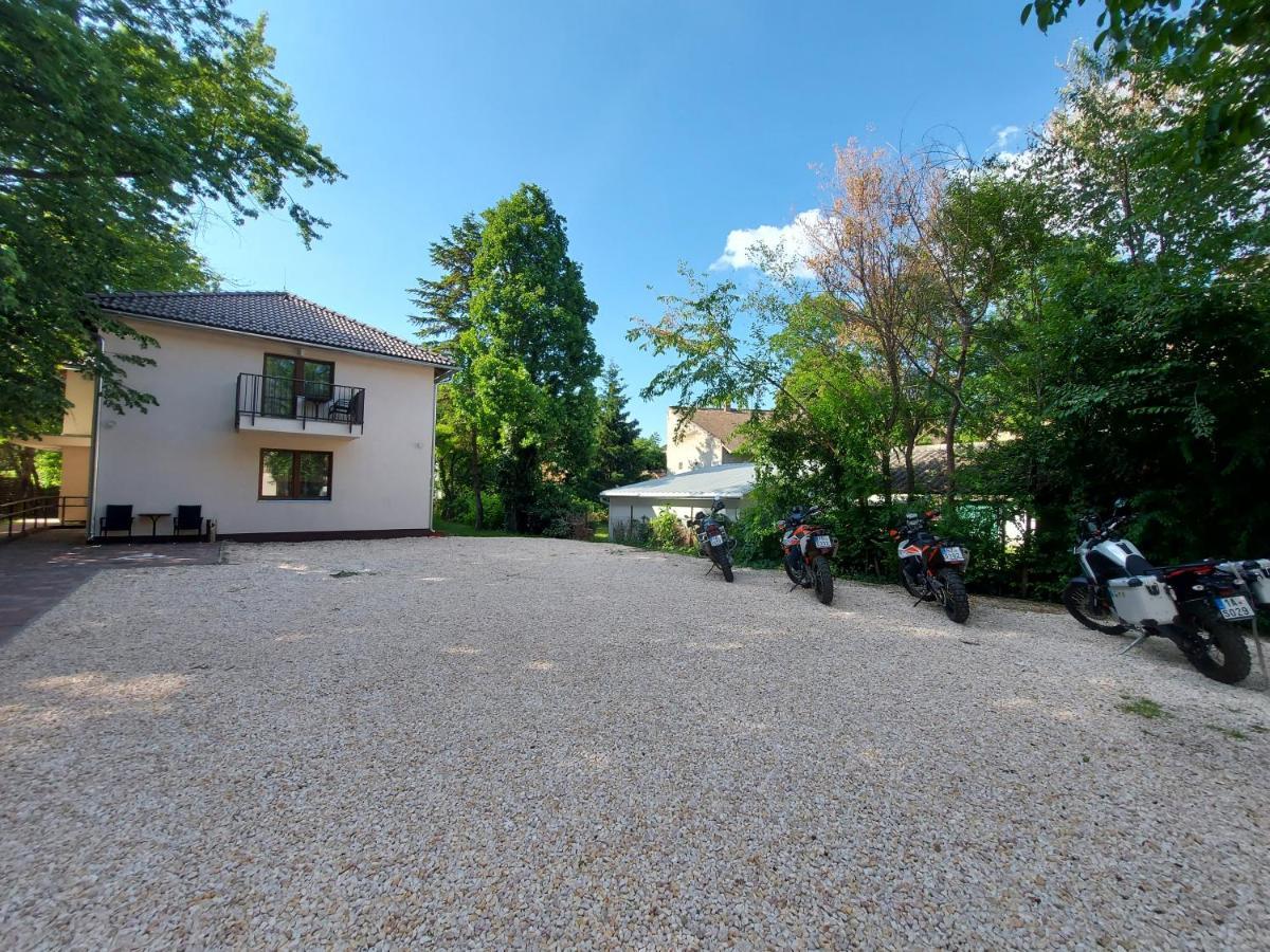Bed and Breakfast Vén Diófa De Lux Panzió Szeged Exterior foto