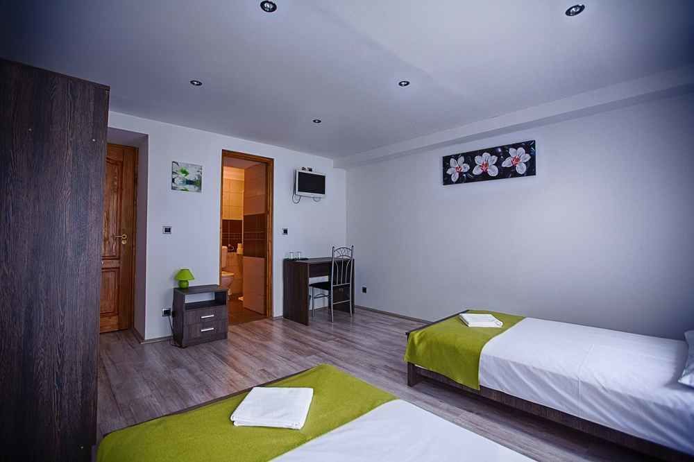 Bed and Breakfast Vén Diófa De Lux Panzió Szeged Exterior foto
